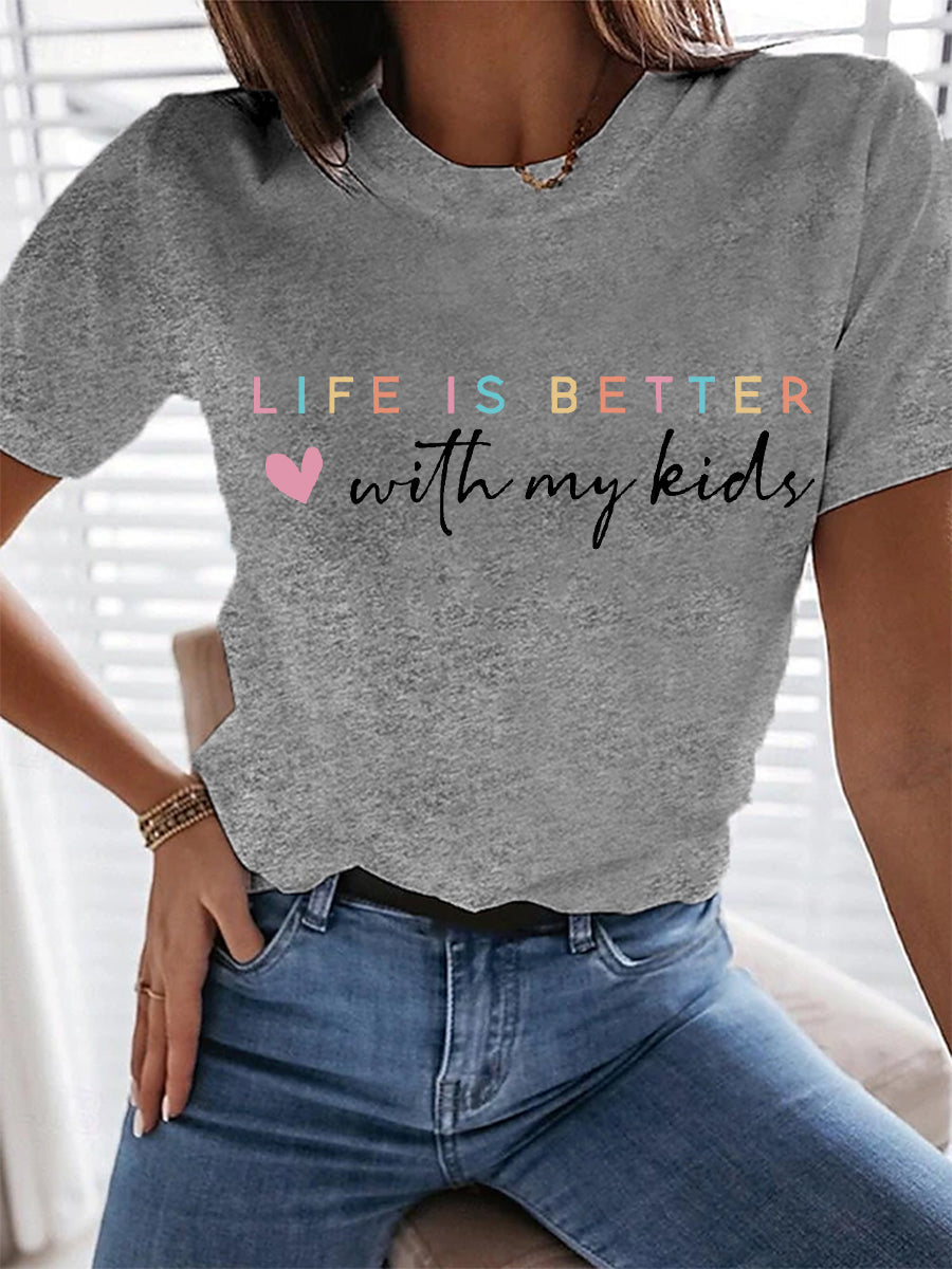 La vida de las mujeres es mejor con mi camiseta ocasional del regalo del día de madre de los cabritos