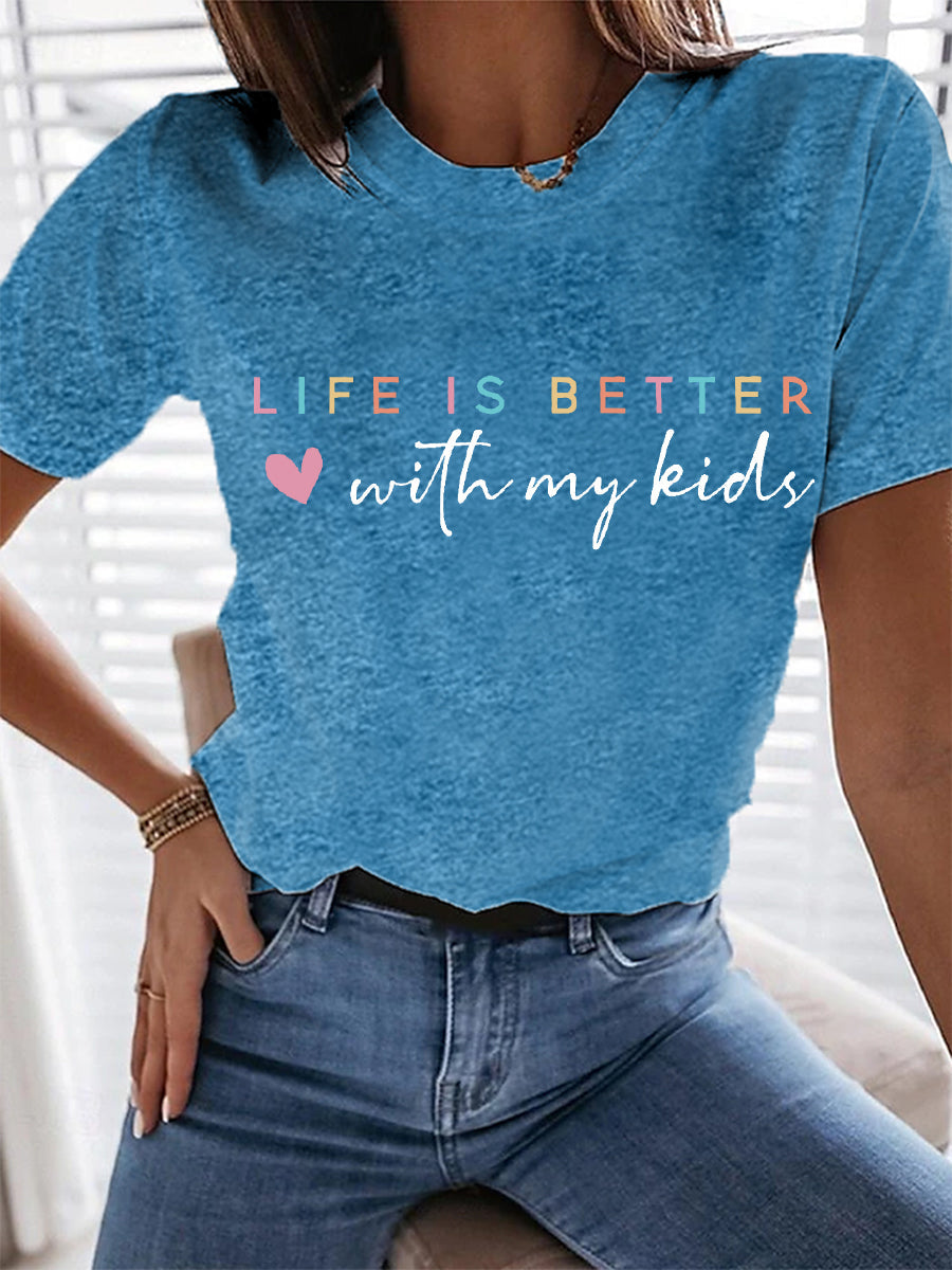 La vida de las mujeres es mejor con mi camiseta ocasional del regalo del día de madre de los cabritos