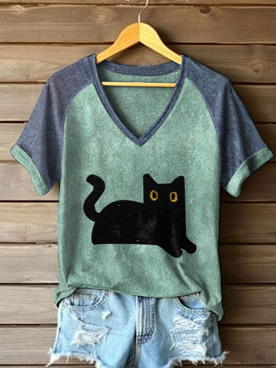 Camisetas con cuello en v color block de gato negro para mujer