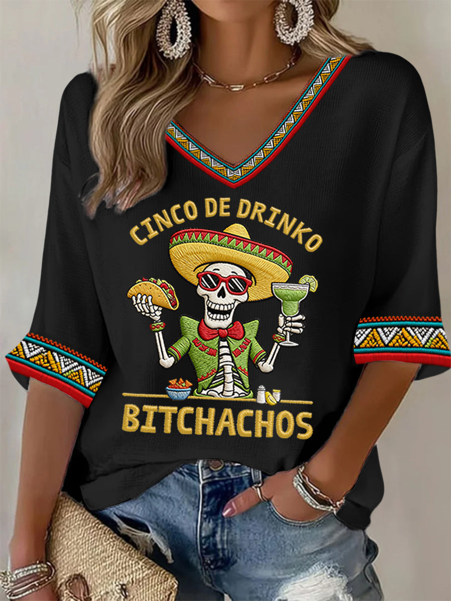 Camiseta casual de gofre con estampado de esqueletos y leyenda divertida «Cinco De Drinko Bitchachos» para mujer