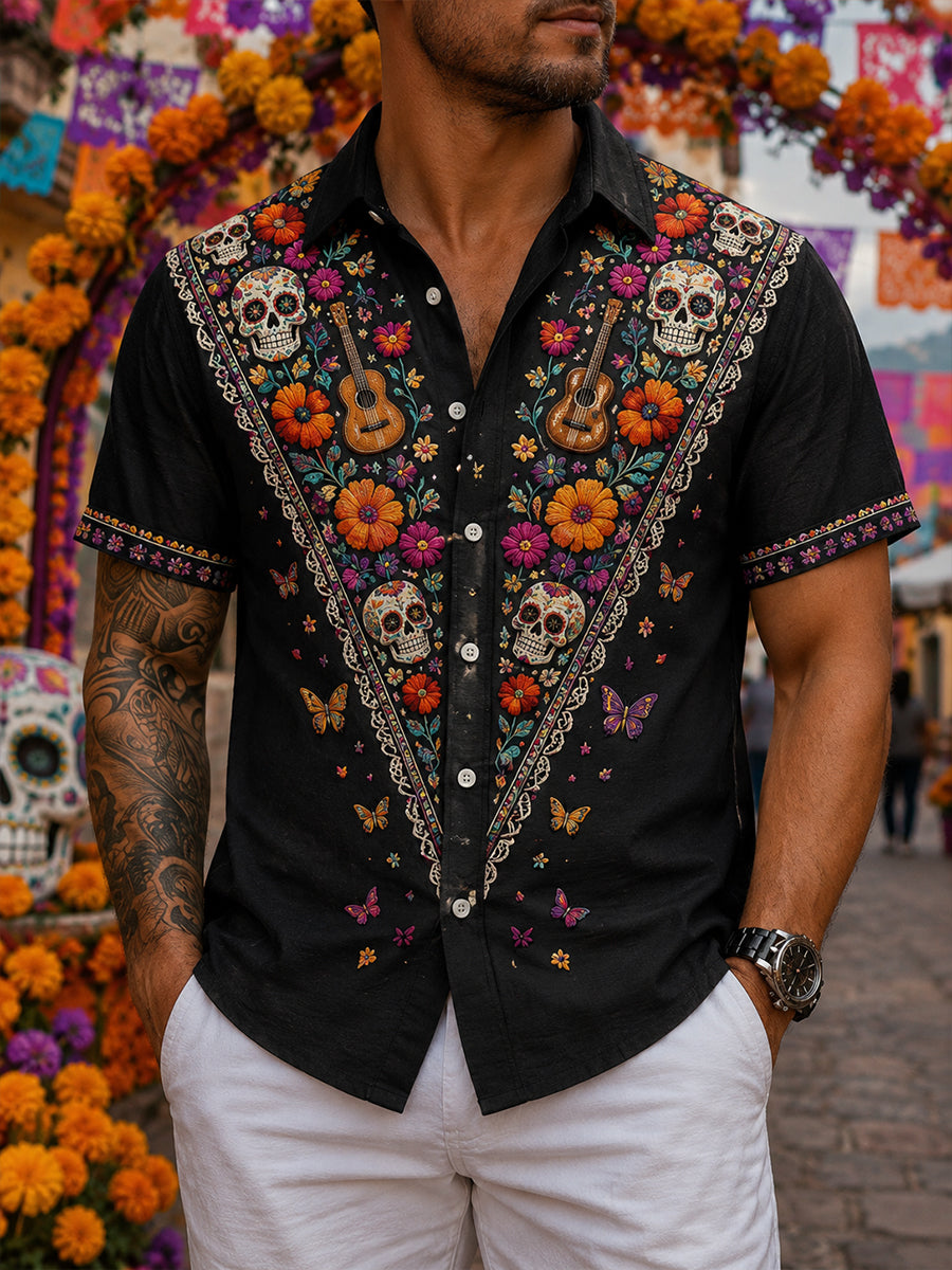 Camisa estampada para hombre con diseño temático del Día de los Muertos mexicano