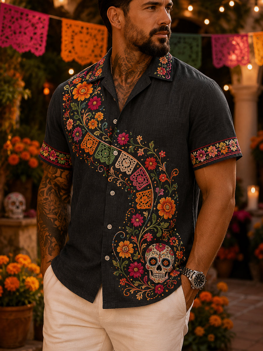 Camiseta de manga corta con estampado artístico de elementos culturales mexicanos del Día de los Muertos para hombre