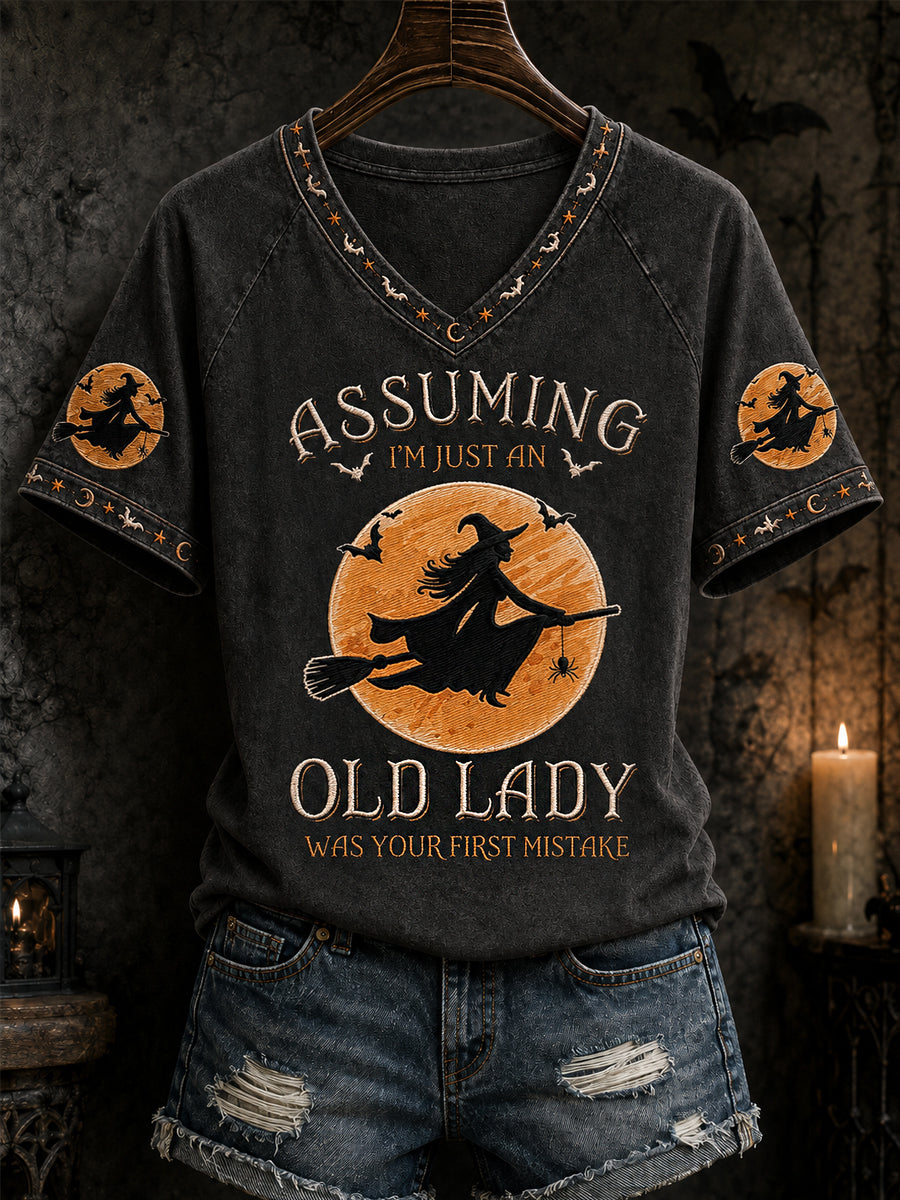 Bruja divertida de Halloween de las mujeres asumiendo que soy sólo anciana fue su primer error impresión Casual V-cuello Tee