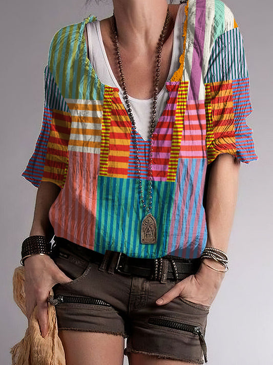 Top con cuello en V de mezcla de algodón con estampado de contraste de color hippie para mujer