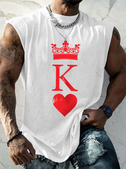 Rey del póker de los hombres del chaleco de los corazones