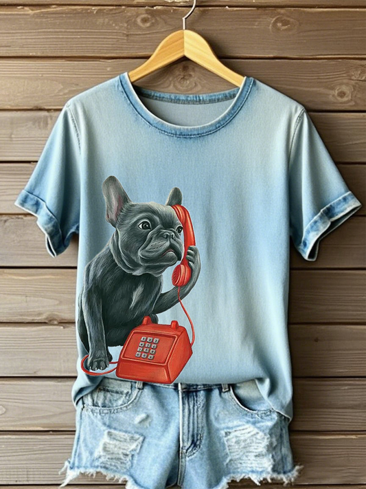 Camisetas impresas Bulldog francés de las mujeres en el teléfono