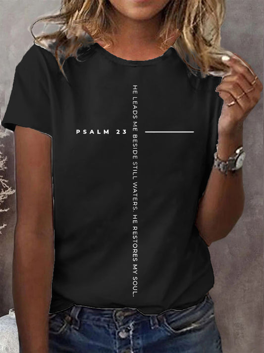 Camiseta de manga corta He Leads Me To Calm Waters para mujer