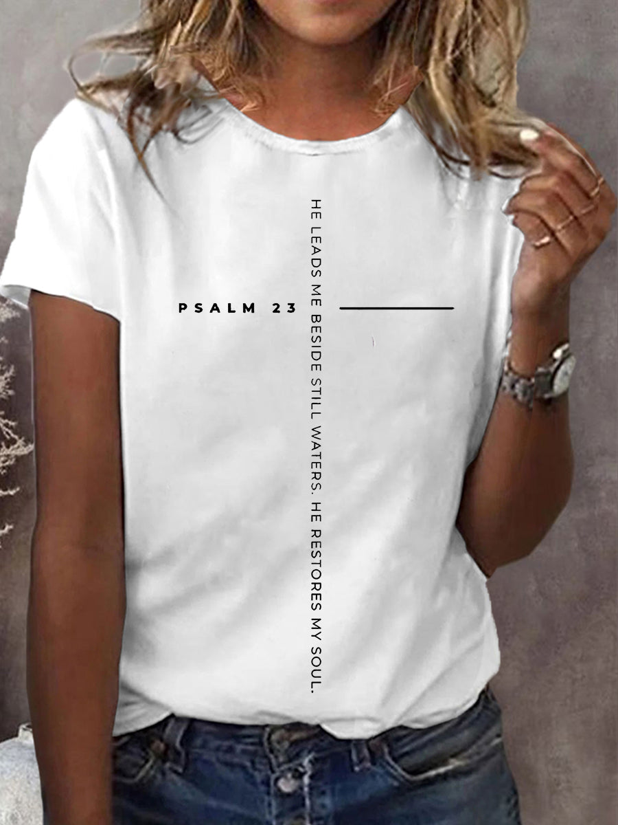 Camiseta de manga corta He Leads Me To Calm Waters para mujer