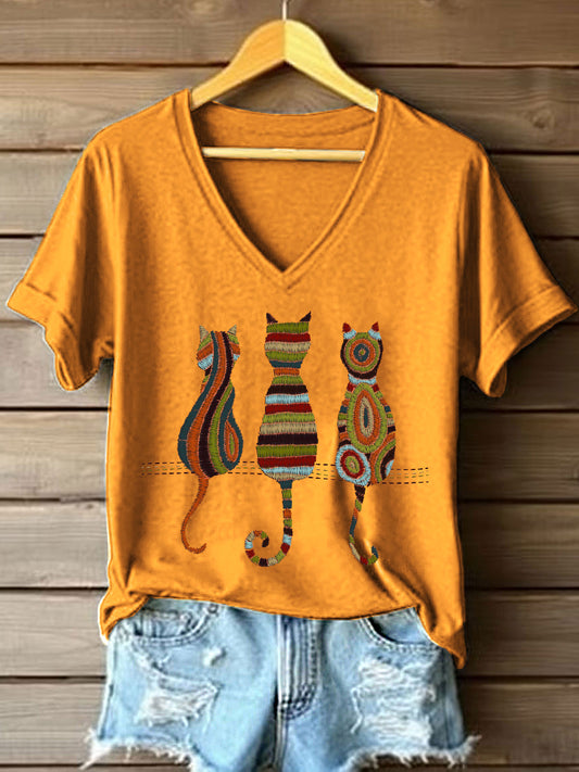 Camiseta bordada del cuello en V del gato de las mujeres