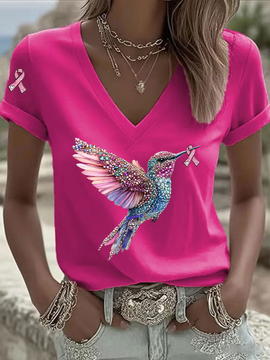 Camiseta casual con cuello en V y estampado de cinta rosa para mujer