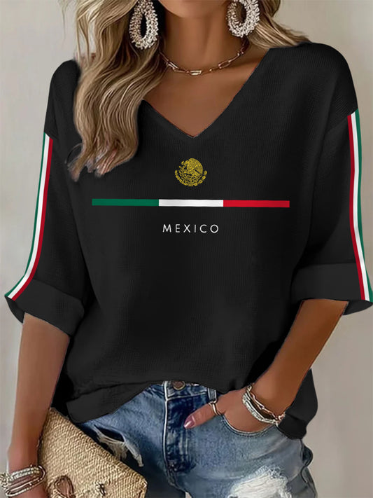 Camiseta de manga larga con cuello en V y estampado de bandera mexicana para mujer