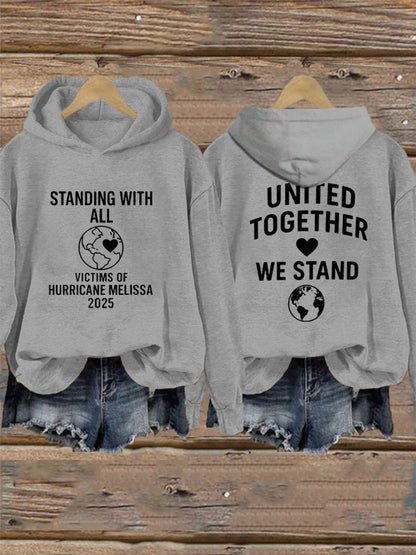 Mujeres de pie con todas las víctimas del huracán Melissa United Together We Stand Hoodie