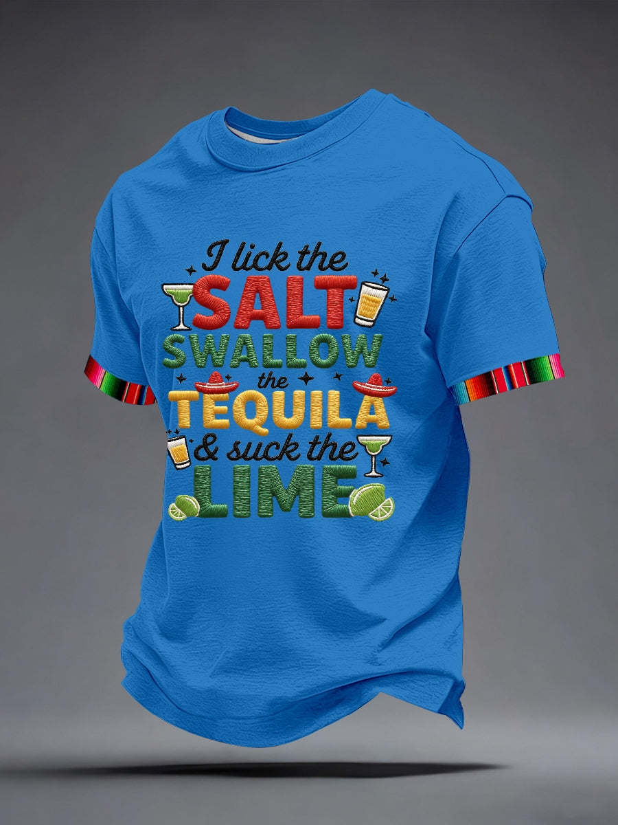 Los hombres lamen la sal trago el tequila y chupar la camiseta del modelo del bordado de la CÁLIMA