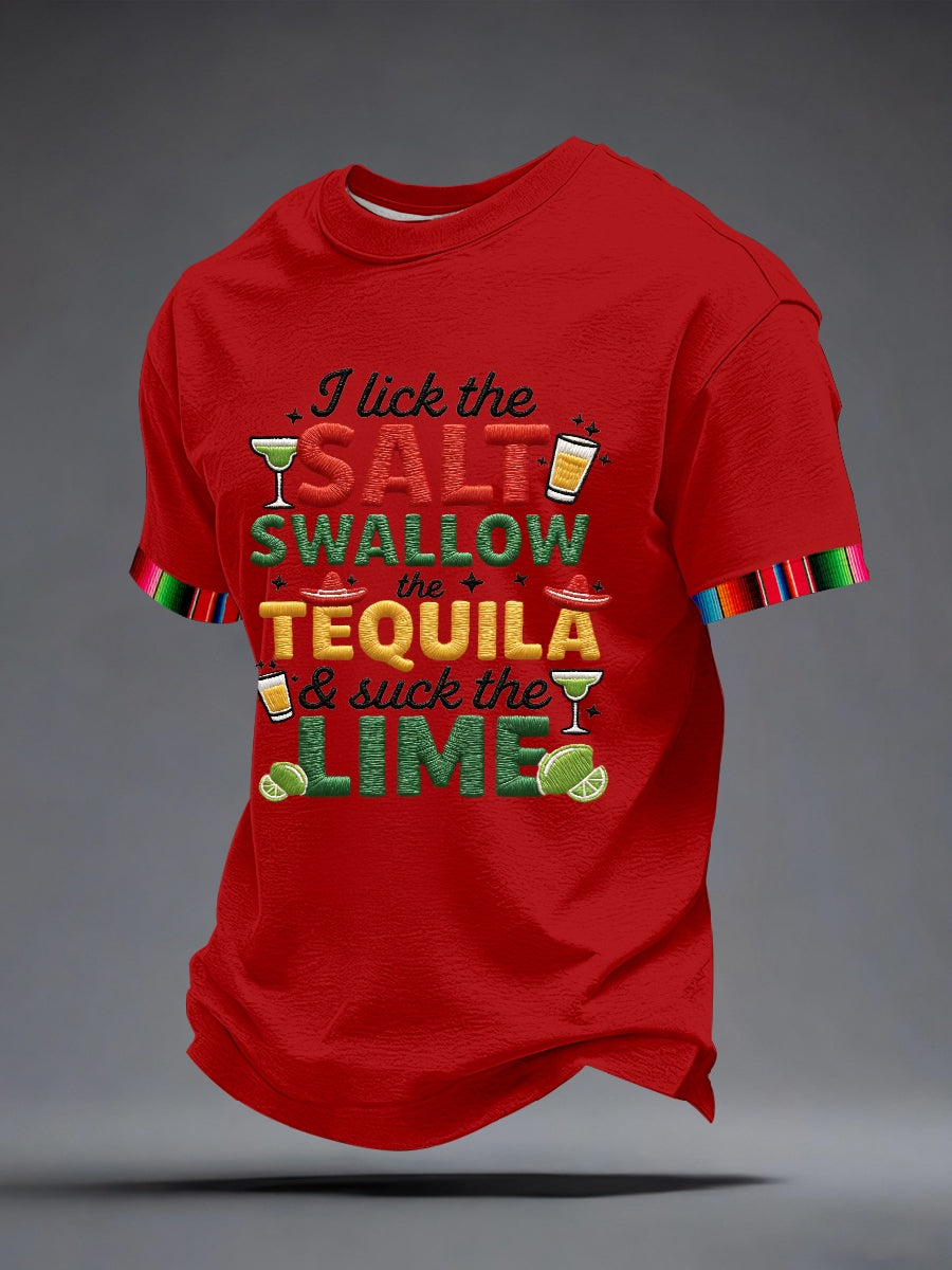 Los hombres lamen la sal trago el tequila y chupar la camiseta del modelo del bordado de la CÁLIMA