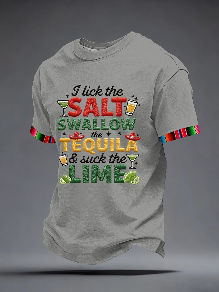 Los hombres lamen la sal trago el tequila y chupar la camiseta del modelo del bordado de la CÁLIMA