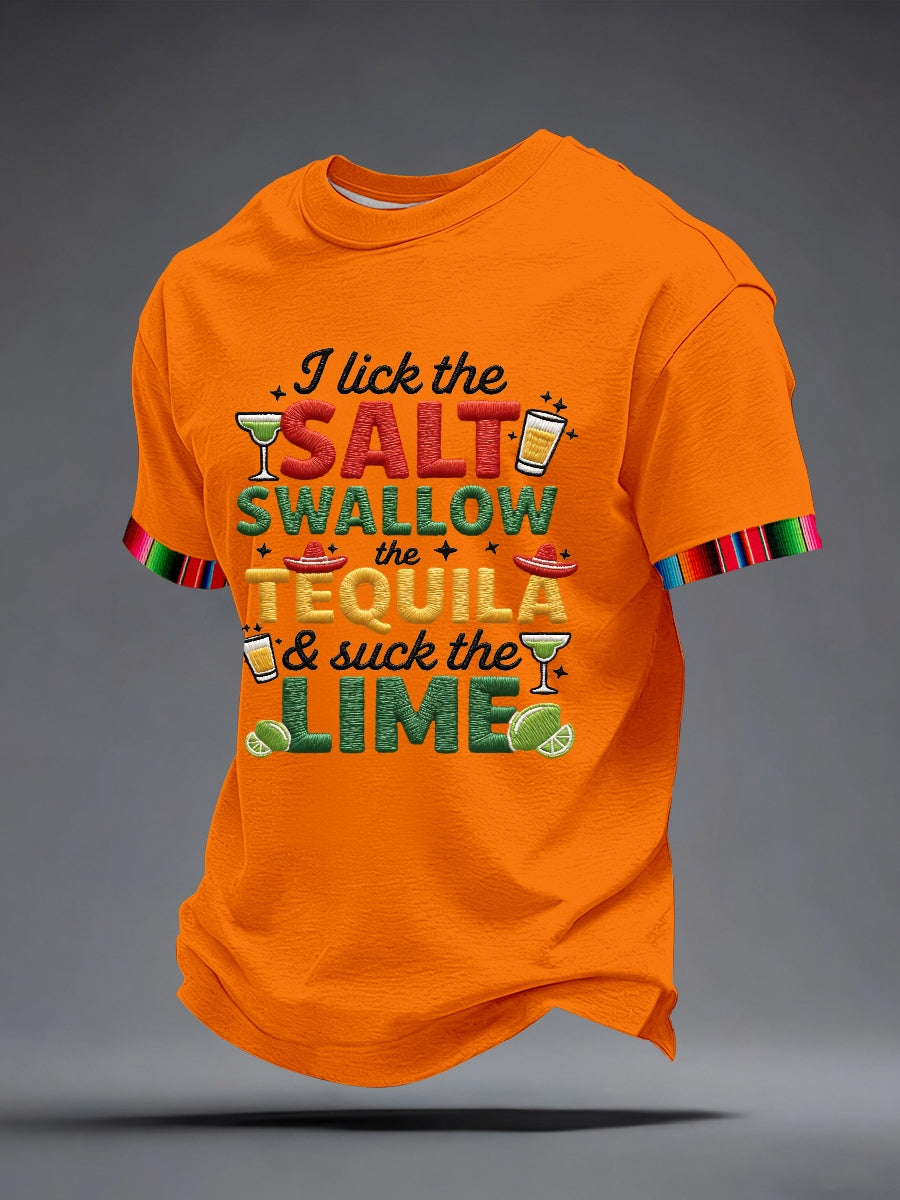 Los hombres lamen la sal trago el tequila y chupar la camiseta del modelo del bordado de la CÁLIMA