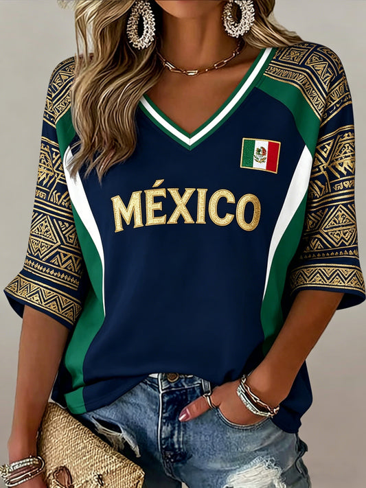 Camiseta con cuello en V y estampado de arte conmemorativo de fútbol mexicano para mujer