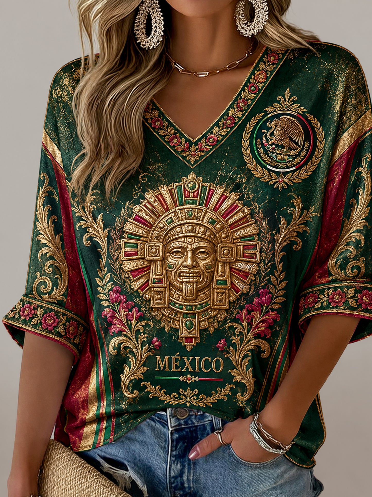 Camiseta de cuello en V con estampado artístico de elemento tótem azteca del fútbol femenino mexicano