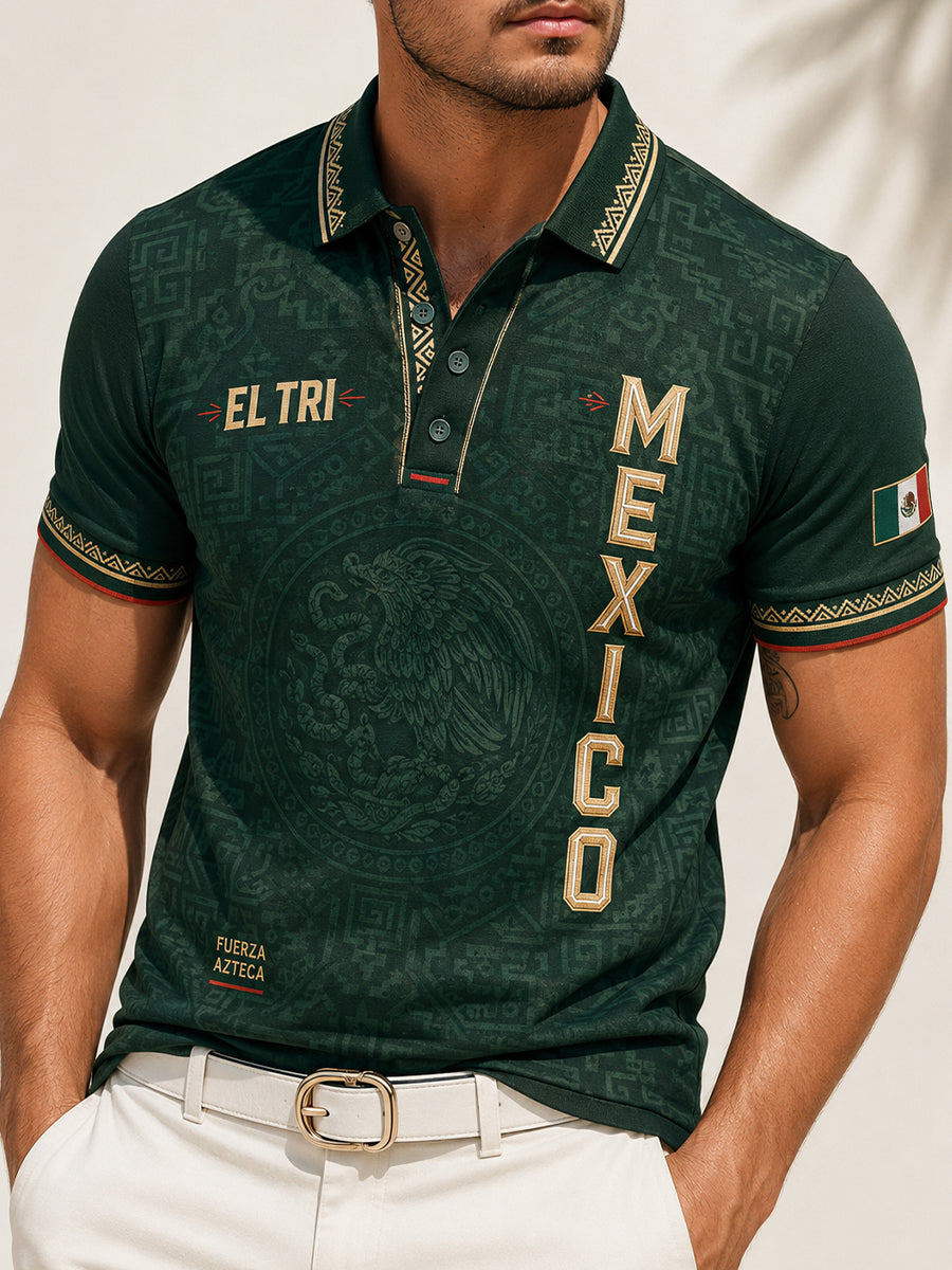 Camiseta polo con estampado artístico de elementos de animación en un partido de fútbol mexicano para hombre