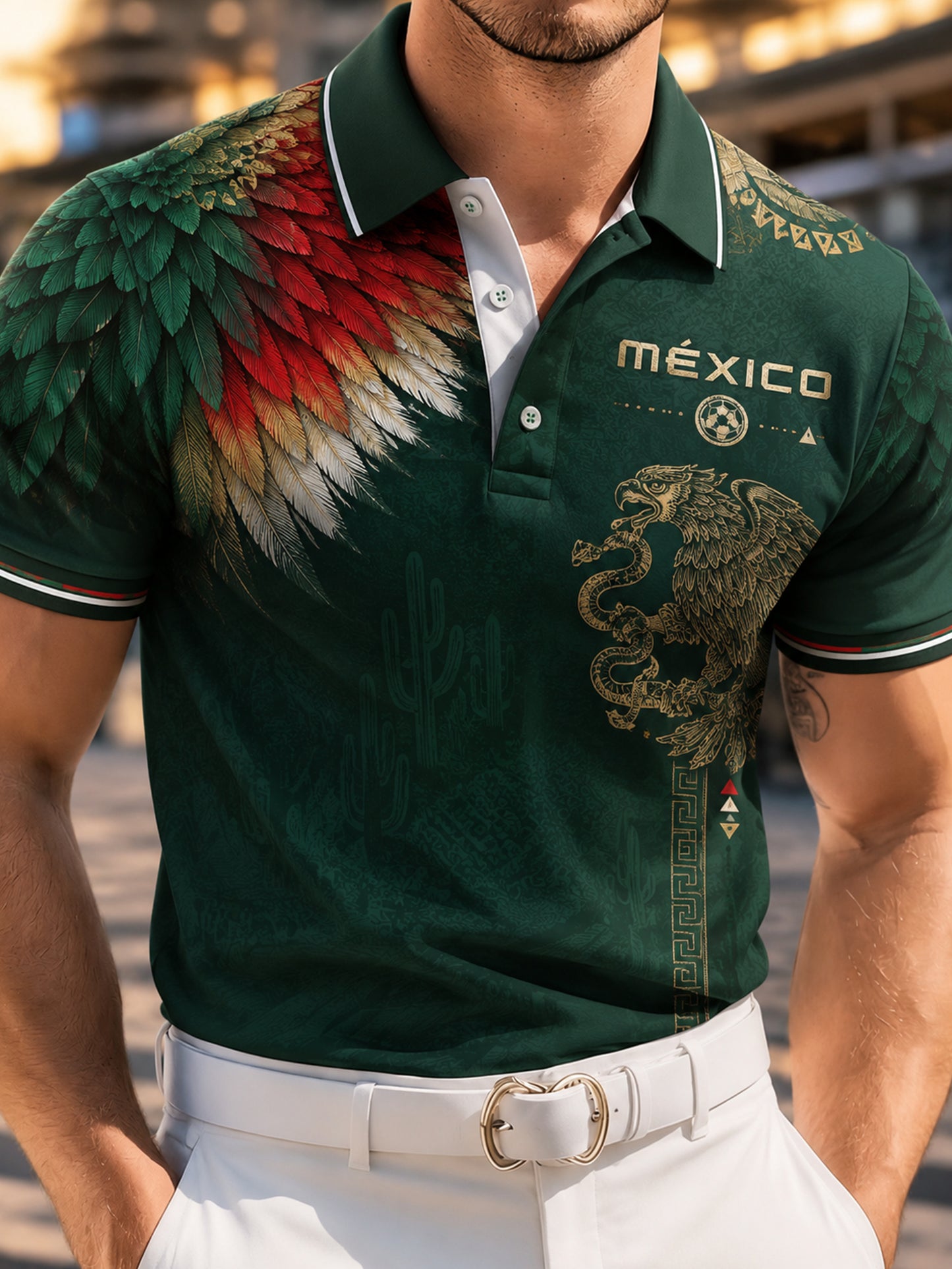 Camiseta polo con estampado artístico de elementos de animación en un partido de fútbol mexicano para hombre