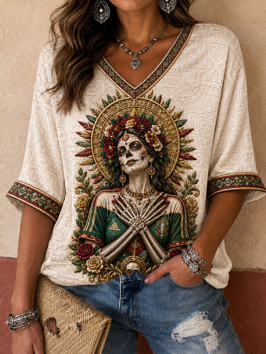 Camiseta estampada con diseño artístico de La Catrina para amantes del fútbol mexicano, modelo femenino