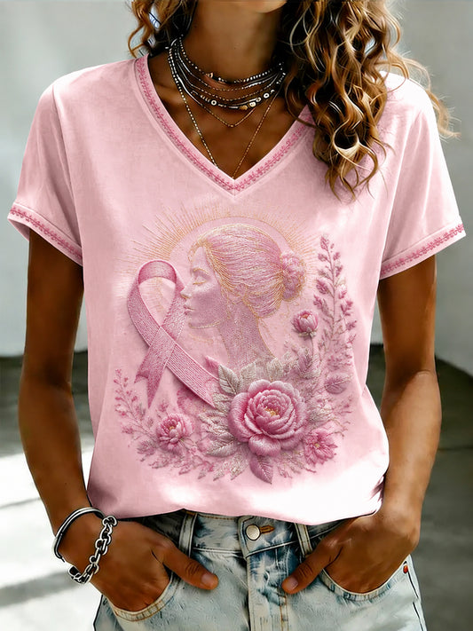 Camiseta con cuello en V estampada de flores rosadas de cáncer de mama para mujer