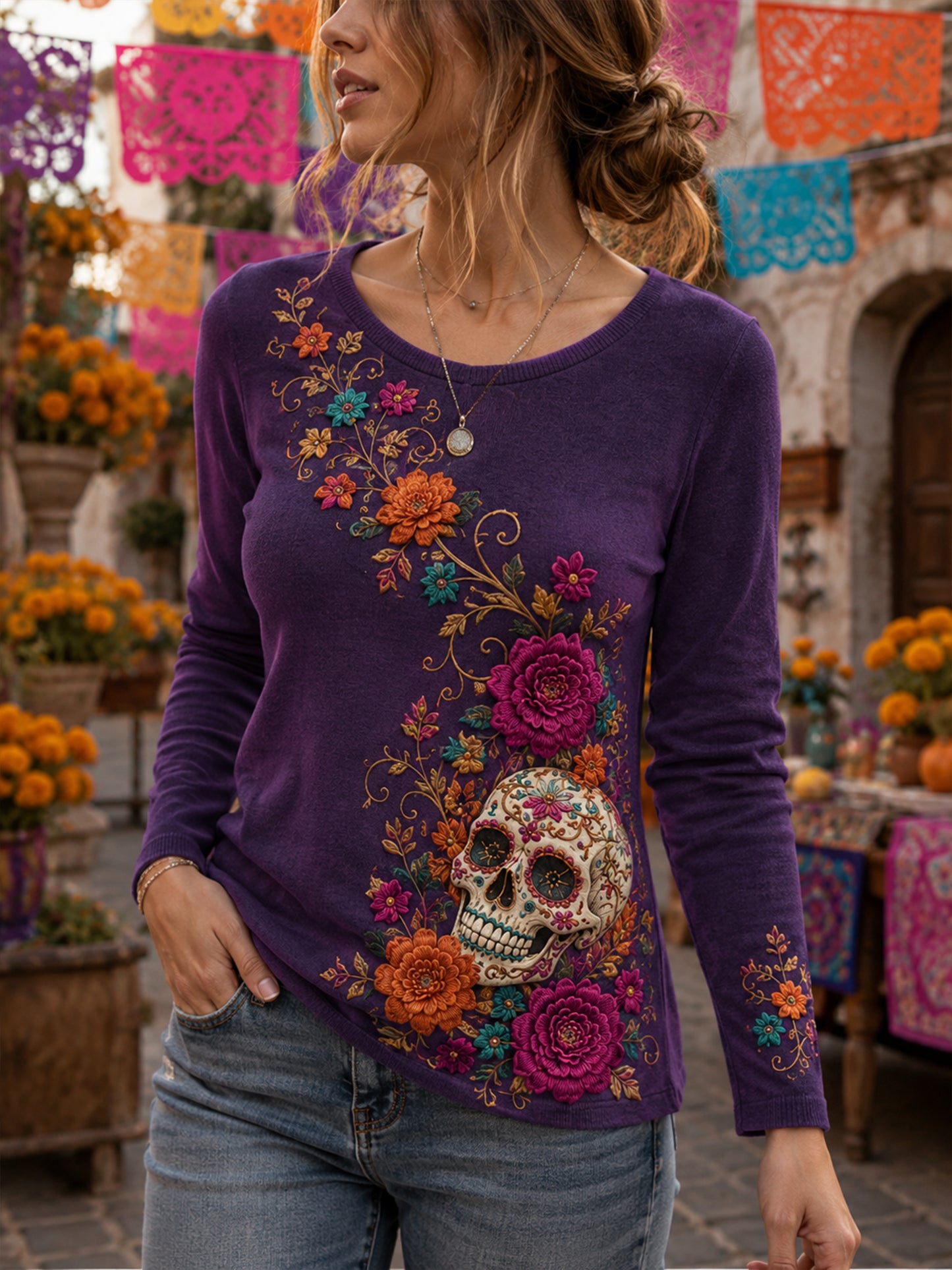 Camiseta con estampado artístico de elementos culturales mexicanos del Día de los Muertos para mujer