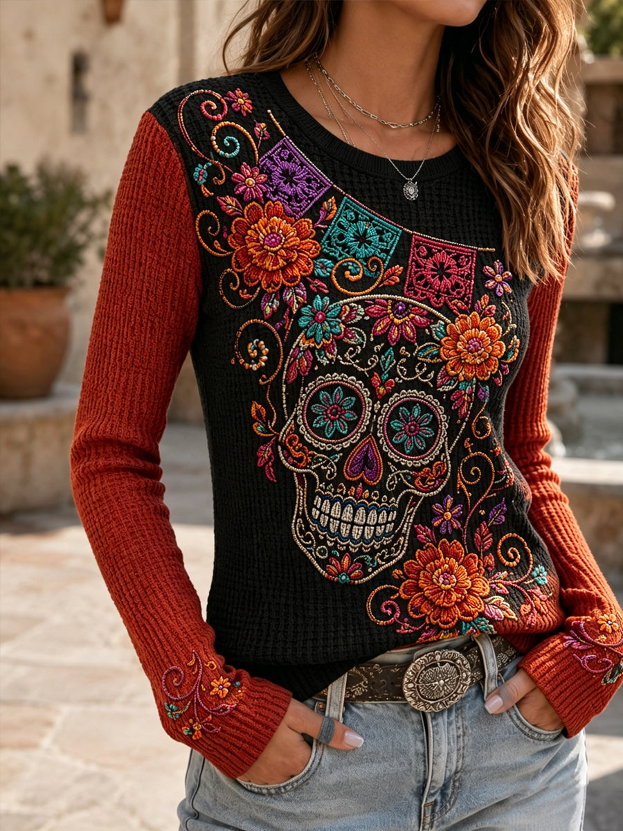 Camiseta de manga larga con estampado artístico de elementos culturales mexicanos del Día de Muertos para mujer