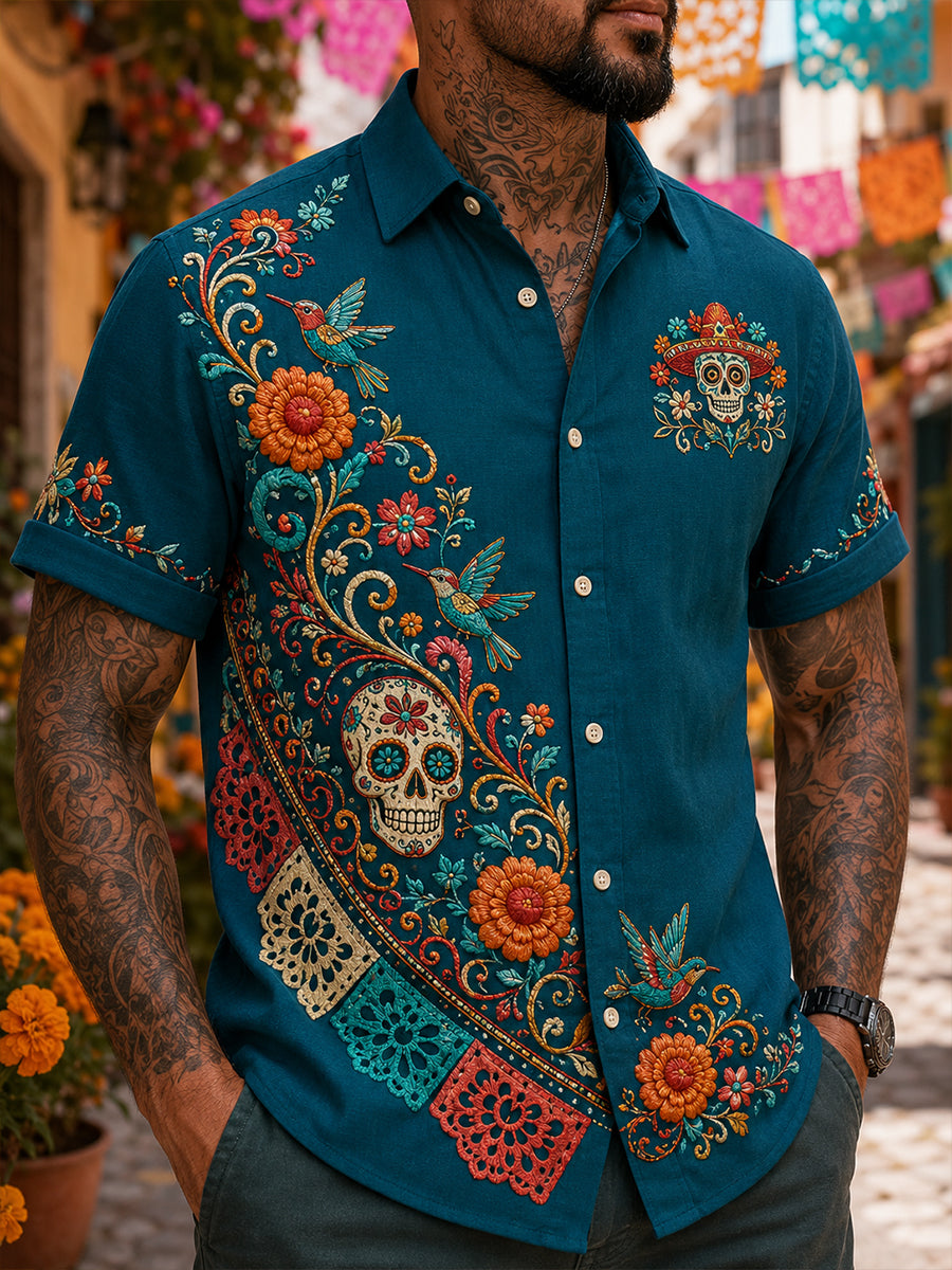 Camiseta de manga corta con estampado artístico de elementos culturales mexicanos del Día de los Muertos para hombre