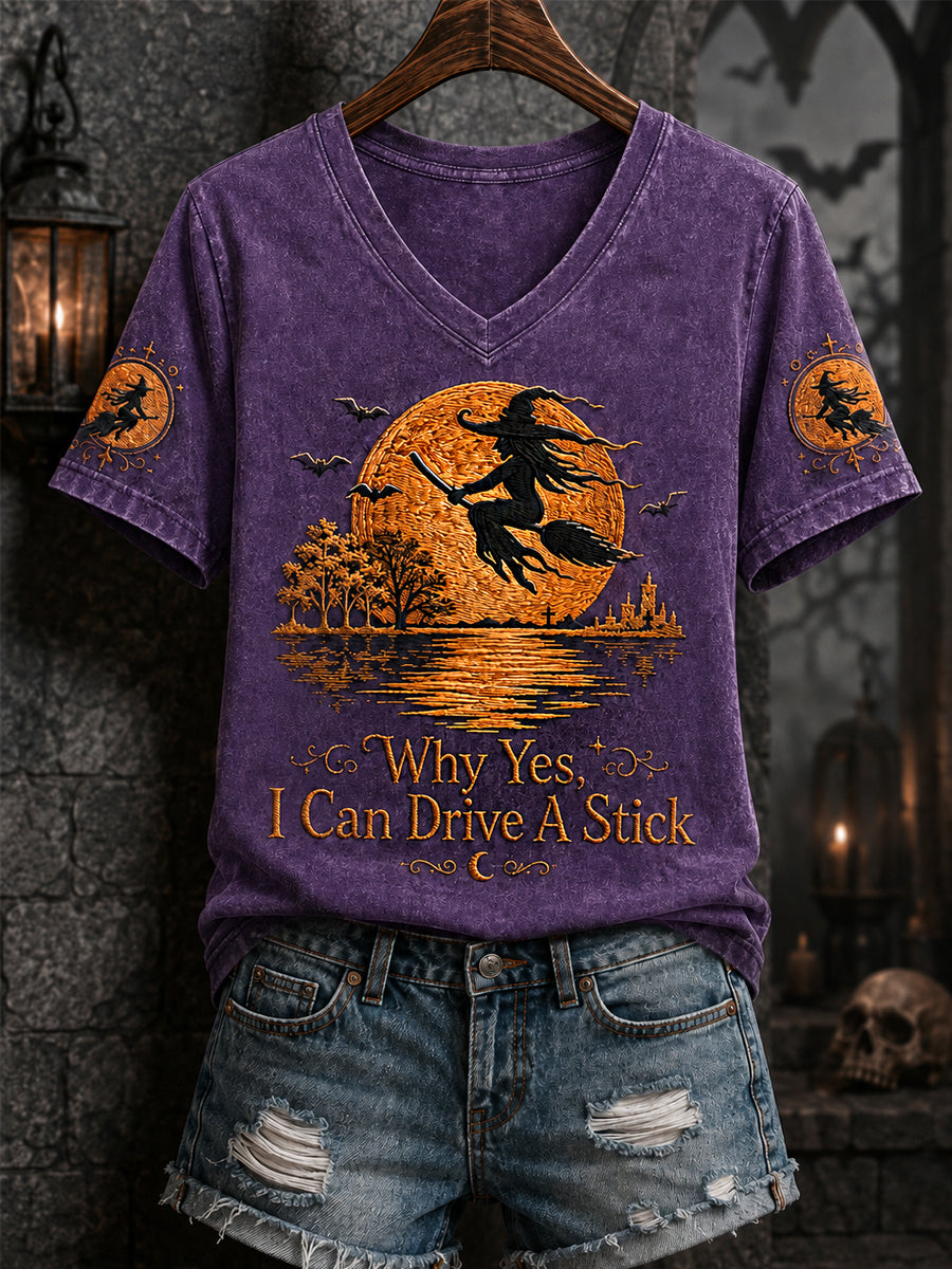 Camiseta informal con cuello en V y estampado divertido para Halloween: «Mujer bruja: ¡Sí, en realidad sé conducir un coche de marchas»