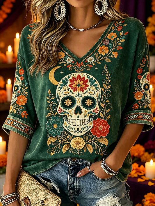 Camiseta casual de manga media y cuello en V para el Día de Muertos, estampada con motivos de plantas y flores para mujer