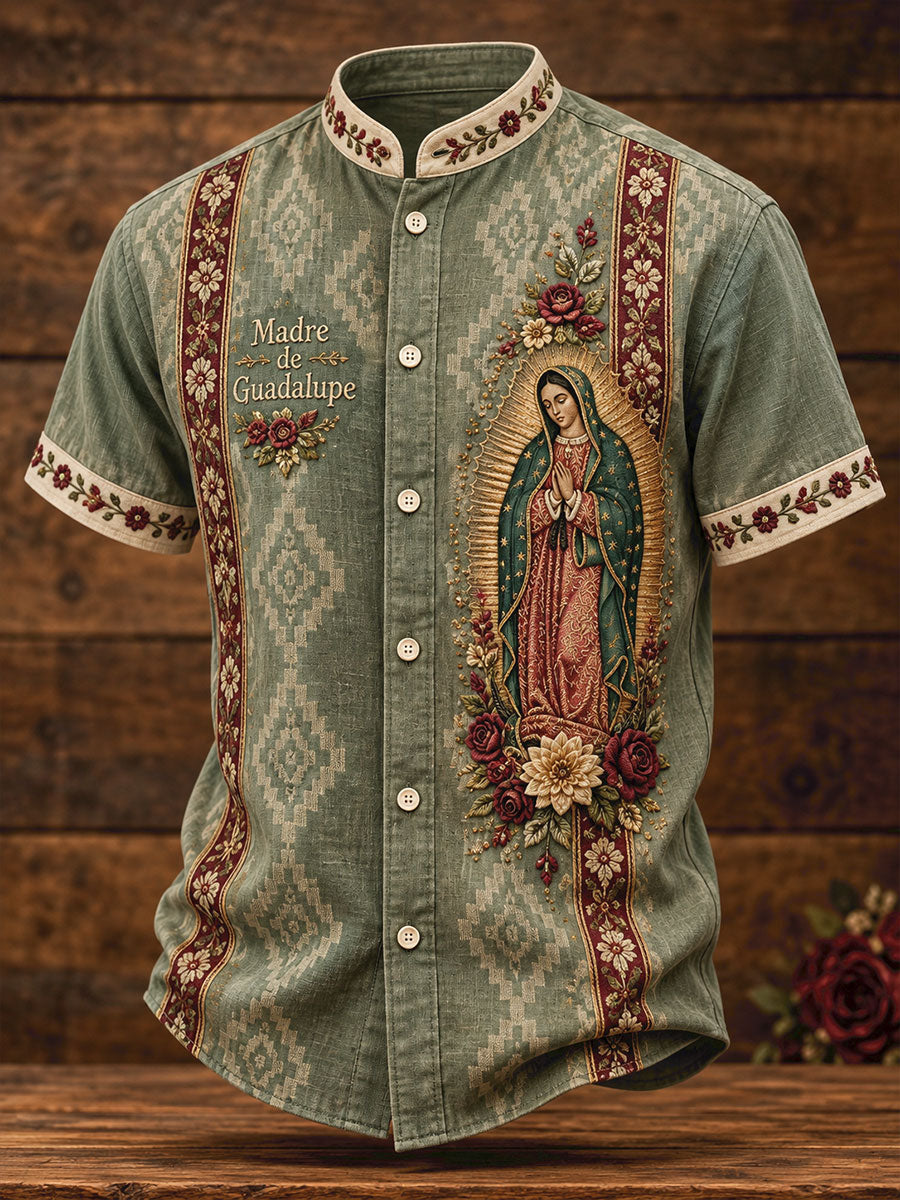 Camisa estampada con arte de la Virgen de Guadalupe de México para hombre